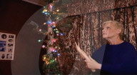 La star de la téléréalité Kim Kardashian a dévoilé un clip vidéo étrange pour accompagner sa version du classique des fêtes de fin d'année, Santa Baby