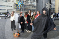 Students raise spirits by singing carols in Kyiv subway