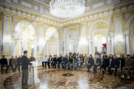 President Zelensky decorates soldiers