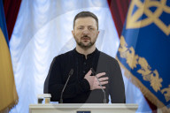 President Zelensky decorates soldiers