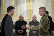 President Zelensky decorates soldiers
