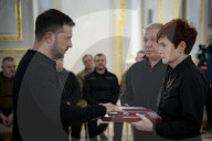 President Zelensky decorates soldiers