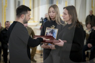 President Zelensky decorates soldiers