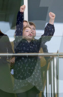 Familie Tindall bei den Neujahrsrennen auf dem Cheltenham Racecourse