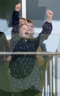 Familie Tindall bei den Neujahrsrennen auf dem Cheltenham Racecourse