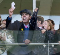 Familie Tindall bei den Neujahrsrennen auf dem Cheltenham Racecourse