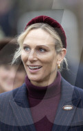Familie Tindall bei den Neujahrsrennen auf dem Cheltenham Racecourse