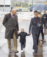 Familie Tindall bei den Neujahrsrennen auf dem Cheltenham Racecourse