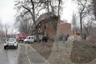 Russian troops strike apartment building in Kramatorsk