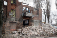Russian troops strike apartment building in Kramatorsk
