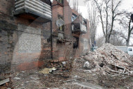 Russian troops strike apartment building in Kramatorsk