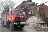 Russian troops strike apartment building in Kramatorsk