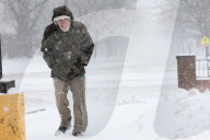 Snows blankets the US Midwest 