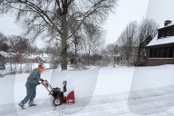 Snows blankets the US Midwest 