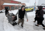 Snows blankets the US Midwest 