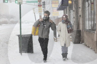 Snows blankets the US Midwest 