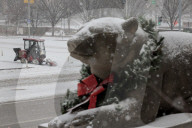 Snows blankets the US Midwest 