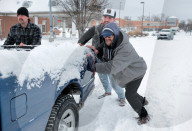 Snows blankets the US Midwest 