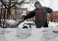 Snows blankets the US Midwest 