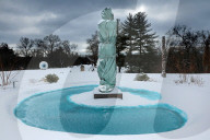 Snows blankets the US Midwest 
