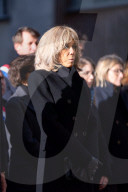 Le président Emmanuel Macron et sa femme la Première Dame Brigitte Macron assistent aux commémorations et aux hommages aux victimes des attentats de janvier 2015 contre Charlie Hebdo et l'Hyper Cacher à Paris