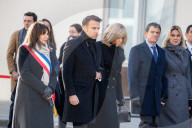Le président Emmanuel Macron et sa femme la Première Dame Brigitte Macron assistent aux commémorations et aux hommages aux victimes des attentats de janvier 2015 contre Charlie Hebdo et l'Hyper Cacher à Paris