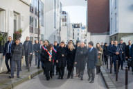 Le président Emmanuel Macron et sa femme la Première Dame Brigitte Macron assistent aux commémorations et aux hommages aux victimes des attentats de janvier 2015 contre Charlie Hebdo et l'Hyper Cacher à Paris