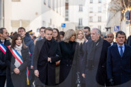 Le président Emmanuel Macron et sa femme la Première Dame Brigitte Macron assistent aux commémorations et aux hommages aux victimes des attentats de janvier 2015 contre Charlie Hebdo et l'Hyper Cacher à Paris