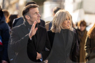 Le président Emmanuel Macron et sa femme la Première Dame Brigitte Macron assistent aux commémorations et aux hommages aux victimes des attentats de janvier 2015 contre Charlie Hebdo et l'Hyper Cacher à Paris