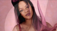 Rihanna pose pour la campagne publicitaire de sa marque de lingerie "Fenty Valentine"