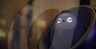 Companion Rebot enregistre les souvenirs, raconte des histoires et surveille les maisons