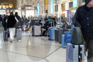 Milano, cancellazione e ritardi dei treni alla stazione centrale a causa di un guasto alla line elettrica