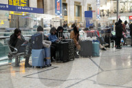 Milano, cancellazione e ritardi dei treni alla stazione centrale a causa di un guasto alla line elettrica