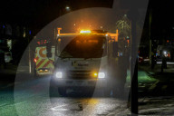 London salts its streets ahead of snowfall