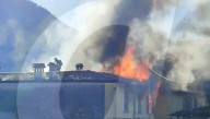 Incendio tetto in pieno centro a Iseo, evacuata la palazzina