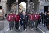 Il sindaco Stefano Lo Russo partecipa come tedoforo al Tour della Fiaccola Torino 2025 Fisu World University Games