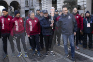 Il sindaco Stefano Lo Russo partecipa come tedoforo al Tour della Fiaccola Torino 2025 Fisu World University Games
