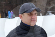 Ukrainian war veterans visit adaptive skiing training session in Kyiv
