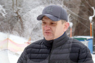 Ukrainian war veterans visit adaptive skiing training session in Kyiv