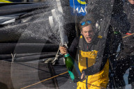 Le skipper de Macif Charlie Dalin remporte la dixième édition du tour du monde en solitaire Vendée Globe en pulvérisant le record de l’épreuve en 64 jours, 19 heures 22 minutes et 49 secondes aux Sables-d'Olonne