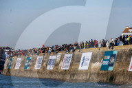 Le skipper de Macif Charlie Dalin remporte la dixième édition du tour du monde en solitaire Vendée Globe en pulvérisant le record de l’épreuve en 64 jours, 19 heures 22 minutes et 49 secondes aux Sables-d'Olonne