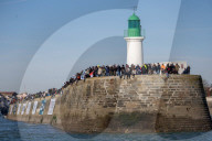 Le skipper de Macif Charlie Dalin remporte la dixième édition du tour du monde en solitaire Vendée Globe en pulvérisant le record de l’épreuve en 64 jours, 19 heures 22 minutes et 49 secondes aux Sables-d'Olonne