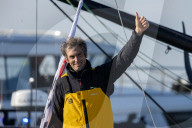 Le skipper de Macif Charlie Dalin remporte la dixième édition du tour du monde en solitaire Vendée Globe en pulvérisant le record de l’épreuve en 64 jours, 19 heures 22 minutes et 49 secondes aux Sables-d'Olonne