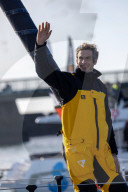 Le skipper de Macif Charlie Dalin remporte la dixième édition du tour du monde en solitaire Vendée Globe en pulvérisant le record de l’épreuve en 64 jours, 19 heures 22 minutes et 49 secondes aux Sables-d'Olonne