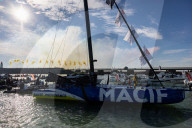 Le skipper de Macif Charlie Dalin remporte la dixième édition du tour du monde en solitaire Vendée Globe en pulvérisant le record de l’épreuve en 64 jours, 19 heures 22 minutes et 49 secondes aux Sables-d'Olonne