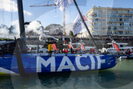 Le skipper de Macif Charlie Dalin remporte la dixième édition du tour du monde en solitaire Vendée Globe en pulvérisant le record de l’épreuve en 64 jours, 19 heures 22 minutes et 49 secondes aux Sables-d'Olonne