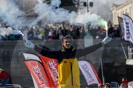Le skipper de Macif Charlie Dalin remporte la dixième édition du tour du monde en solitaire Vendée Globe en pulvérisant le record de l’épreuve en 64 jours, 19 heures 22 minutes et 49 secondes aux Sables-d'Olonne