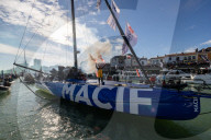 Le skipper de Macif Charlie Dalin remporte la dixième édition du tour du monde en solitaire Vendée Globe en pulvérisant le record de l’épreuve en 64 jours, 19 heures 22 minutes et 49 secondes aux Sables-d'Olonne