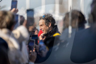 Le skipper de Macif Charlie Dalin remporte la dixième édition du tour du monde en solitaire Vendée Globe en pulvérisant le record de l’épreuve en 64 jours, 19 heures 22 minutes et 49 secondes aux Sables-d'Olonne