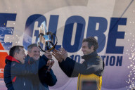 Le skipper de Macif Charlie Dalin remporte la dixième édition du tour du monde en solitaire Vendée Globe en pulvérisant le record de l’épreuve en 64 jours, 19 heures 22 minutes et 49 secondes aux Sables-d'Olonne